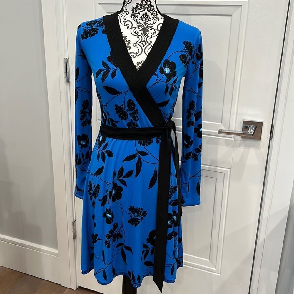 White House Black House Reversible Belted wrap Midi Dress Blue size 0 NWOT